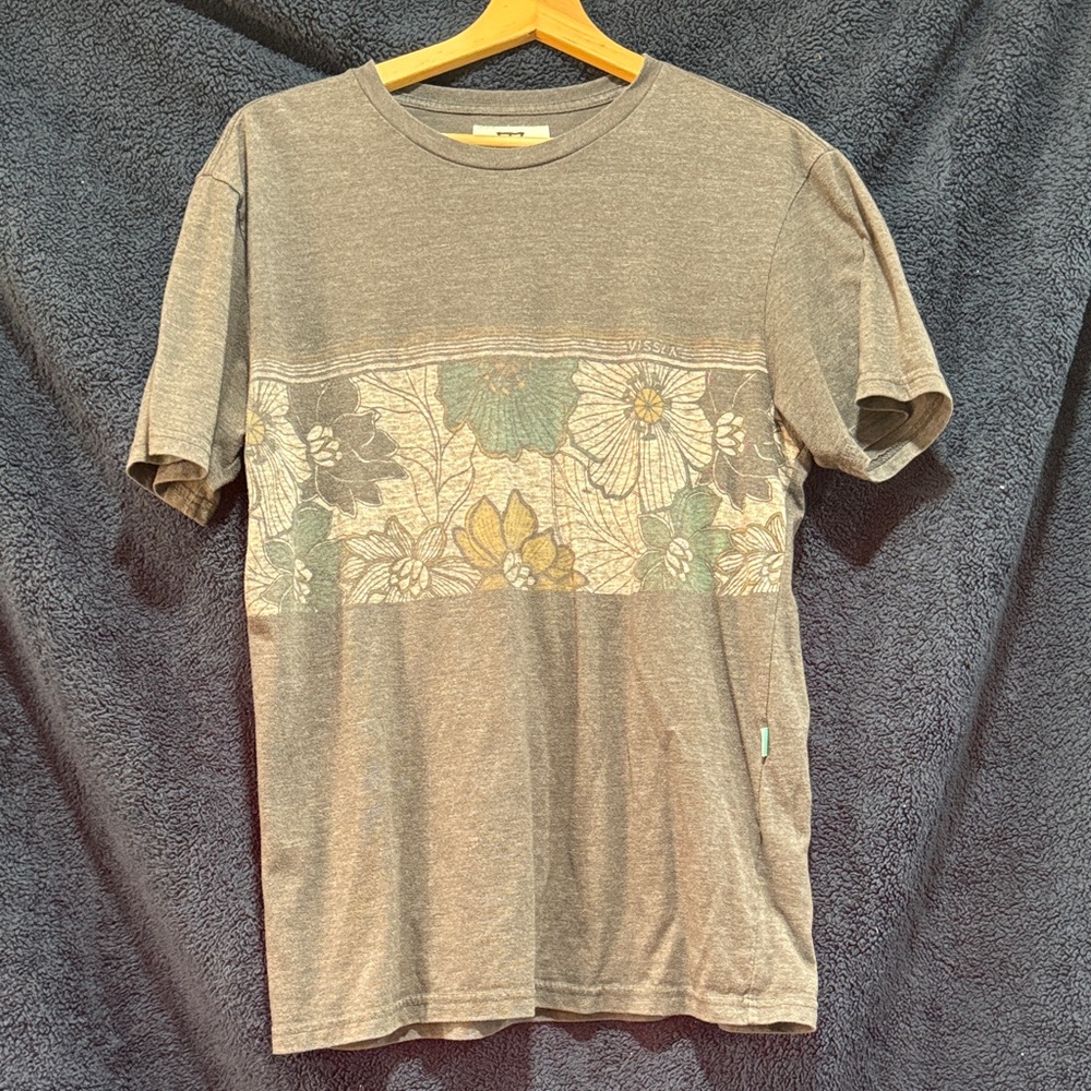 VISSLA Gray Floral Short Sleeve Tee